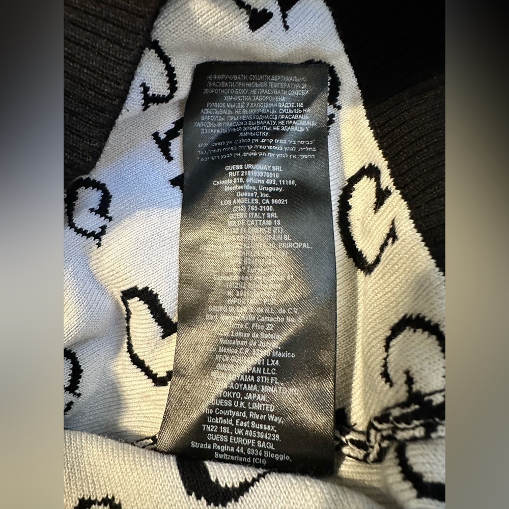 Guess Size S Black/White Logo Sweater EUC - Picture 5 of 5